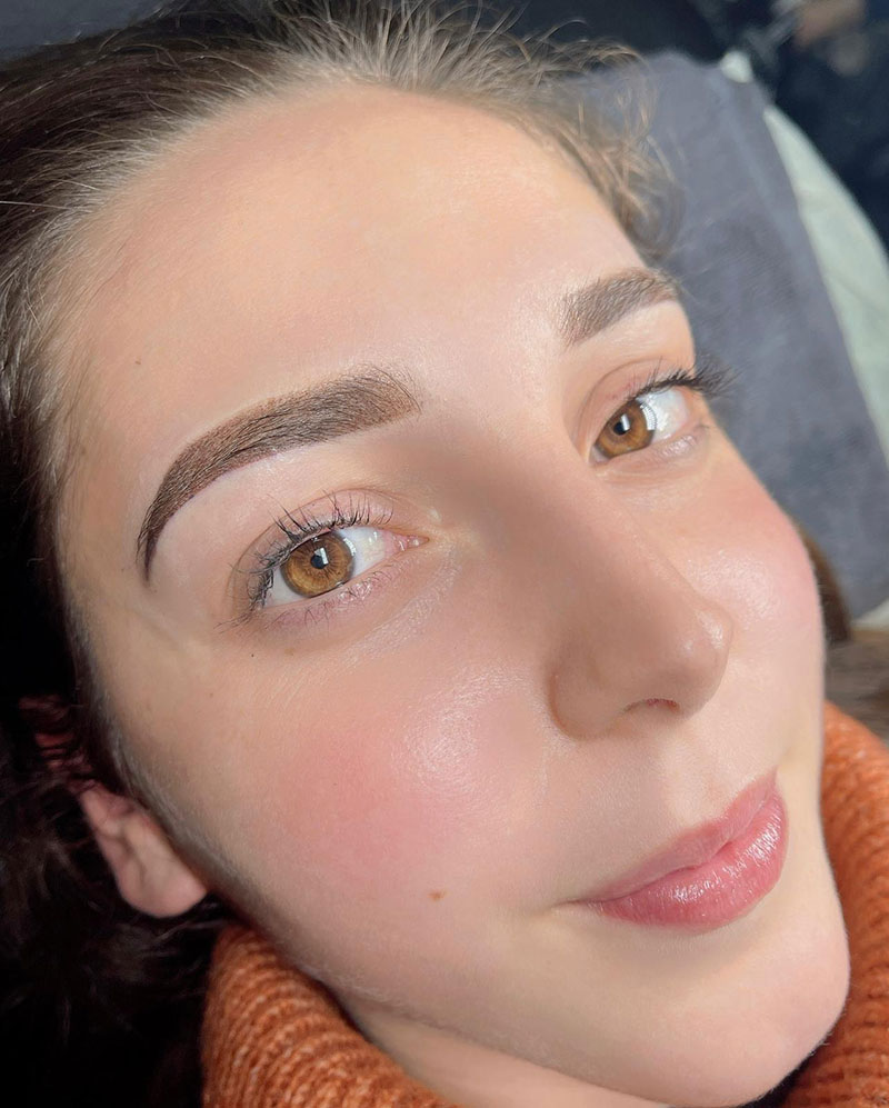 Custom semipermanent makeup artist professional application